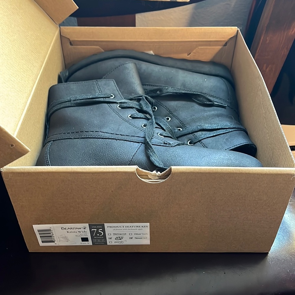 Bearpaw Krista snow boot 7.5 WIDE NWB